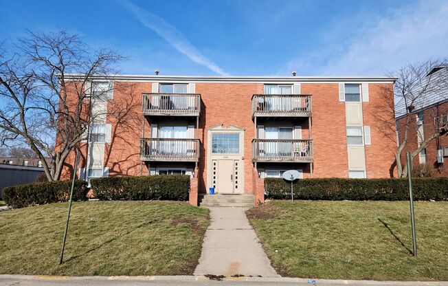 Renovated 2 Bedroom Apartment Conveniently Located Near Shopping, Parks, and Schools