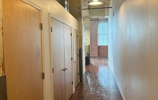1 bed, 1 bath, 910 sqft, $1,945, Unit 402