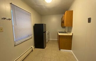 1 bed, 1 bath, $650, Unit E