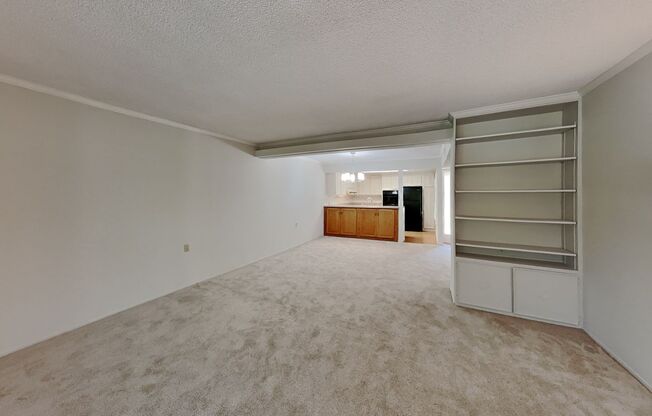 Spacious Rossmoor 2/2 Condo Available Now!