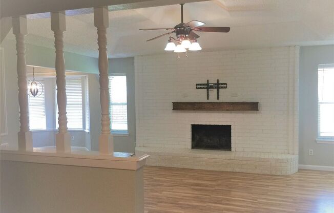 3 bed, 2 bath home in Burleson