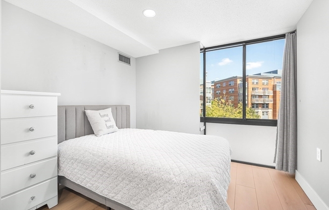 2 beds, 1.5 baths, 1,028 sqft, $4,800, Unit 206