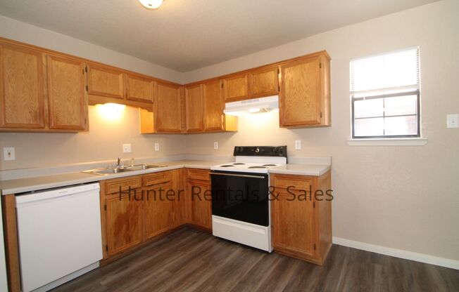 2 beds, 1.5 baths, $875