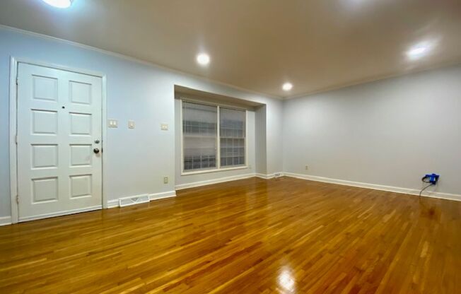 Nice quiet neighborhood -3 bed,2 bath brick ranch, fence yard  minutes to Uptown