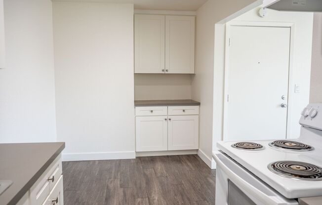 2 beds, 1 bath, 800 sqft, $2,195, Unit G02