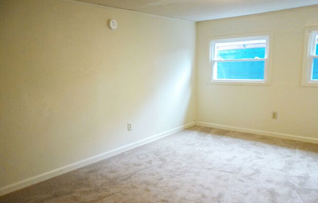 2 beds, 1 bath, $1,000, Unit Beech 715.1