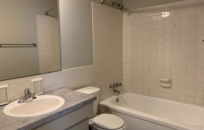 2 beds, 1.5 baths, $1,199, Unit 2025