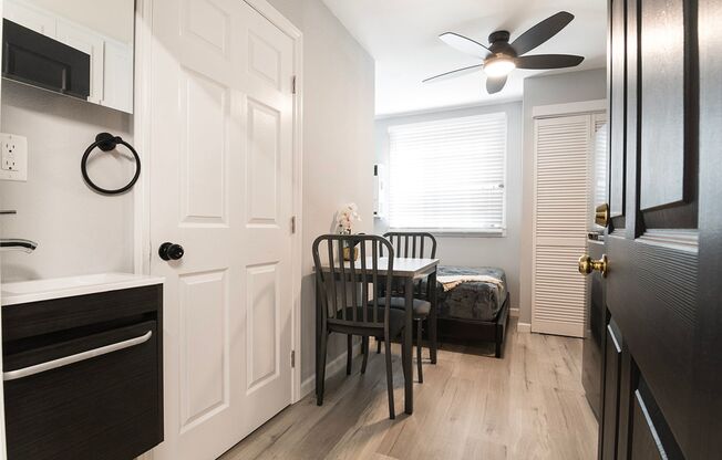 Studio, 1 bath, 138 sqft, $1,595