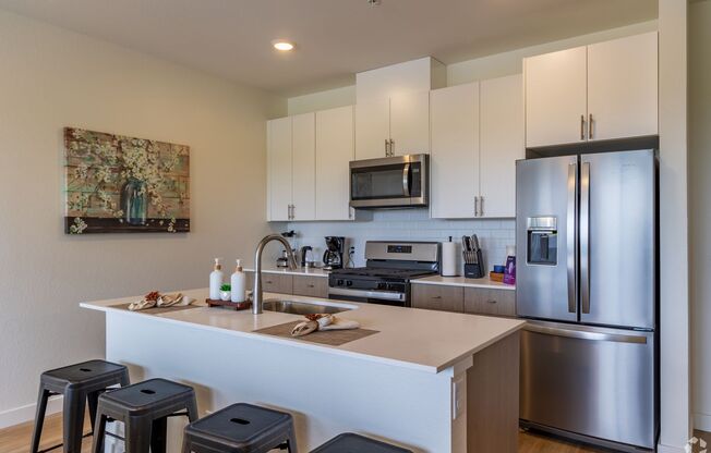2 beds, 2 baths, 913 sqft, $2,700, Unit 201