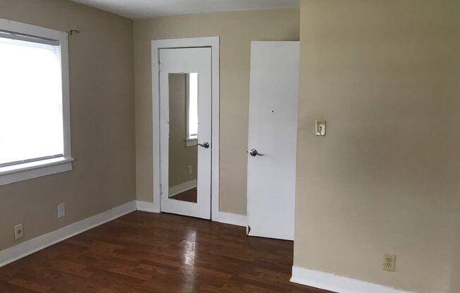 2 beds, 1 bath, $895