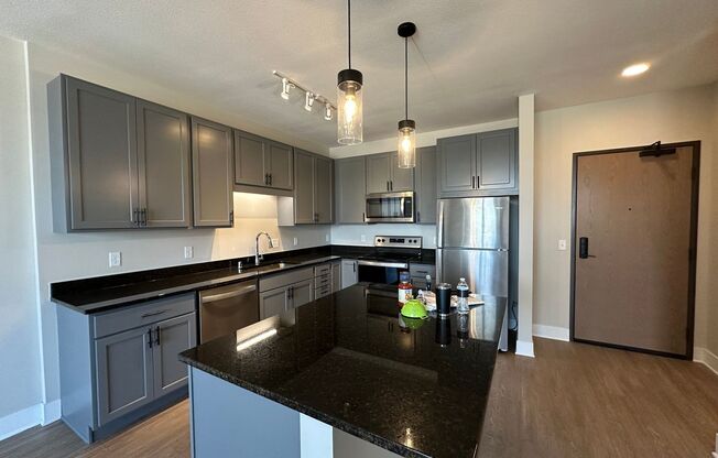 1 bed, 1 bath, 865 sqft, $1,724, Unit 422