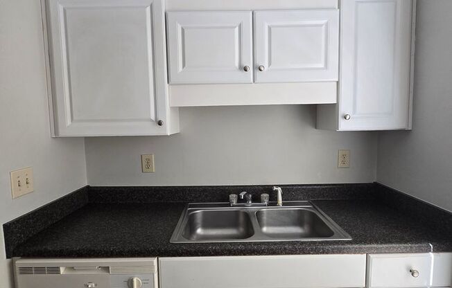 529 Mill Cove Court ~ Waters Edge Townhomes ~ SUMMER SPECIAL ~ UP TO $1000 off 1st Months Rent