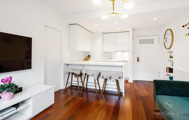 1 bed, 1 bath, $3,950, Unit 1319