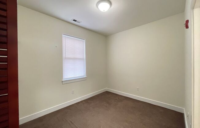 3 beds, 3 baths, 823 sqft, $1,895, Unit Unit 24