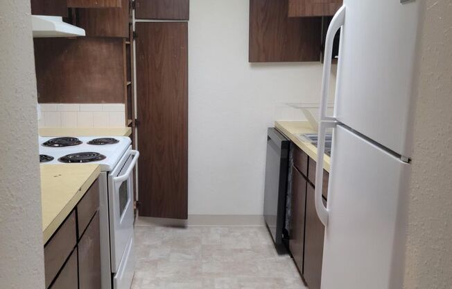 2 beds, 1 bath, $1,695