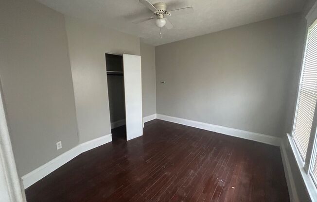 2 beds, 1 bath, 700 sqft, $1,050, Unit Unit 2