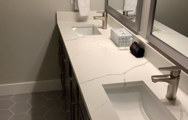 3 beds, 2.5 baths, 1,404 sqft, $5,640, Unit 1430-105