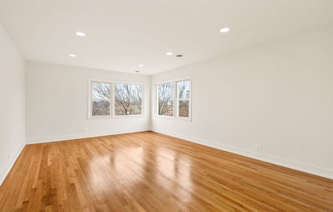 3 beds, 2 baths, $3,695, Unit 602
