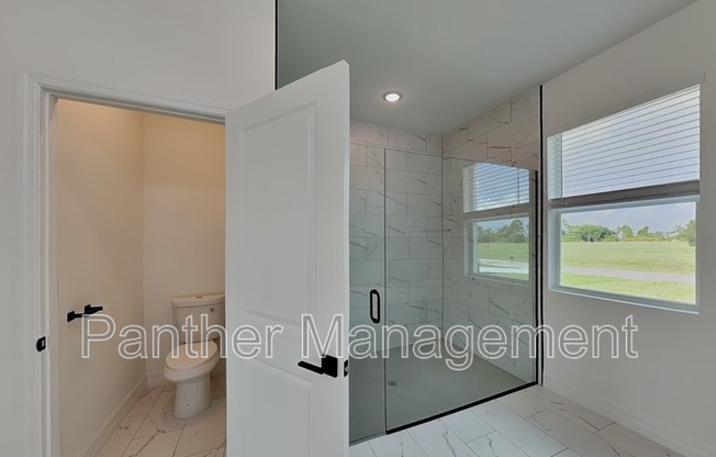 1422 NE 33 LN