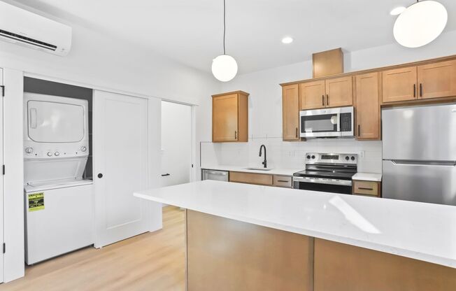 602-614 NE Russell St