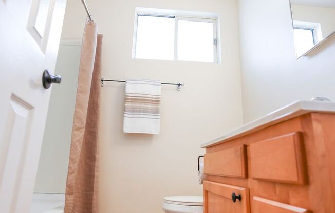 1 bed, 2 baths, $2,200, Unit 14