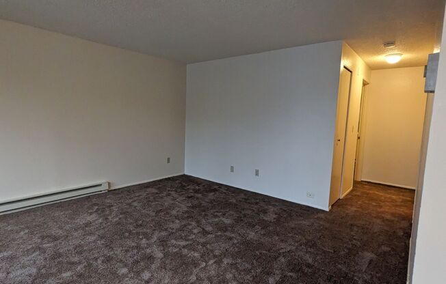 2 beds, 1 bath, 717 sqft, $1,375, Unit 19