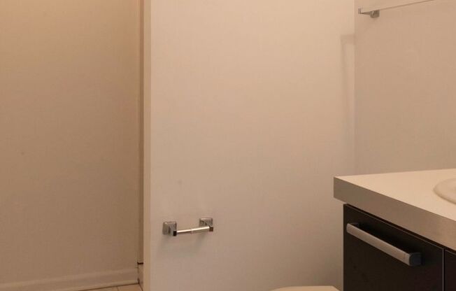 1 bed, 1 bath, $1,725, Unit 4D