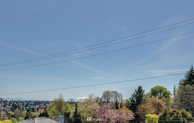 5 beds, 3.5 baths, $3,900