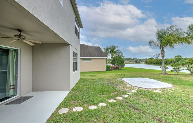 Great water view spacious house in desirable New Tampa