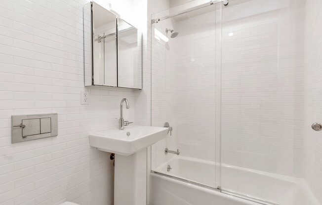 2 beds, 1 bath, $5,995, Unit 4D