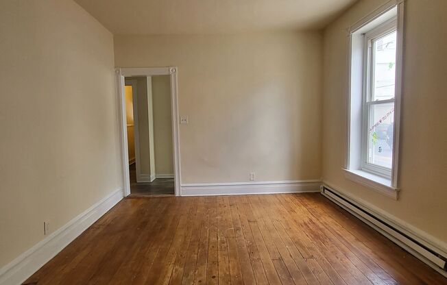 1 bed, 1 bath, $1,200