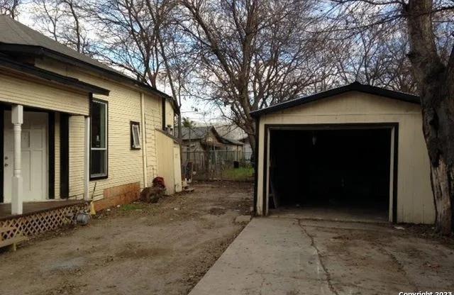 1113 RIVAS ST