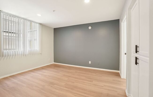 1 bed, 1 bath, 700 sqft, $1,748, Unit 214