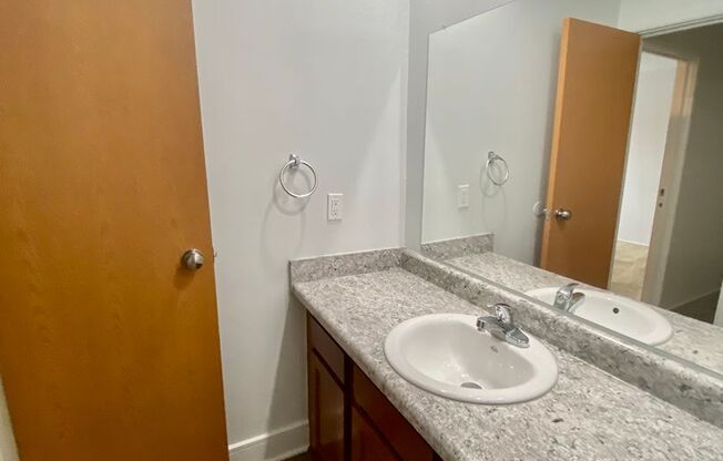 2 beds, 1 bath, 1,000 sqft, $1,295, Unit 106