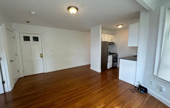 2 beds, 1 bath, 543 sqft, $2,810, Unit 107 Summer #411