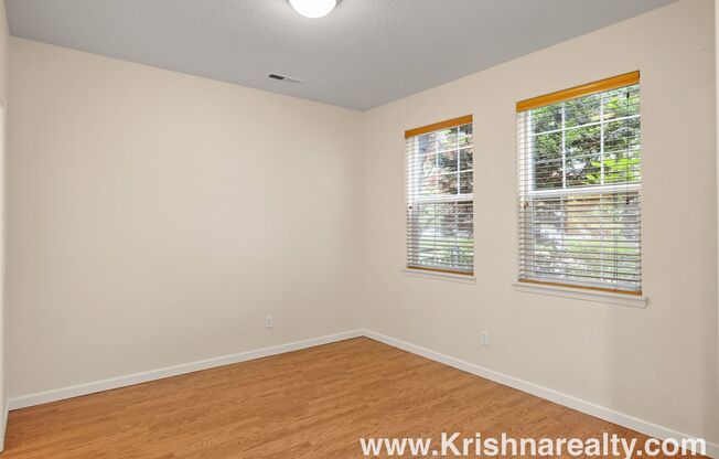 Orenco Gardens Townhome: 2BD, 2.5BA, 2-Car Garage | Near Nike & MAX