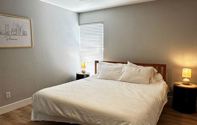 FULLY FURNISHED 1 BEDROOM 1 BATHROOM CONDO UPDATED HEART OF THE VALLEY