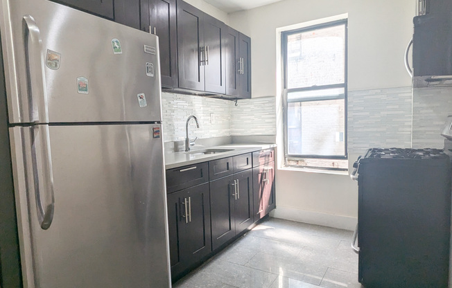 3 beds, 1 bath, $2,805, Unit 16