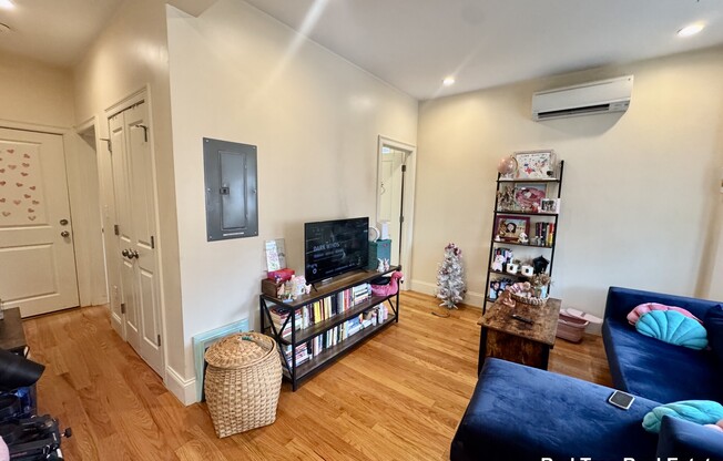 3 Edwin St