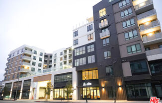 Studio, 1 bath, 396 sqft, $2,205, Unit 614