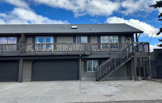 Remodeled! 4 Bedroom / 3 Bathroom Duplex in Madras Oregon