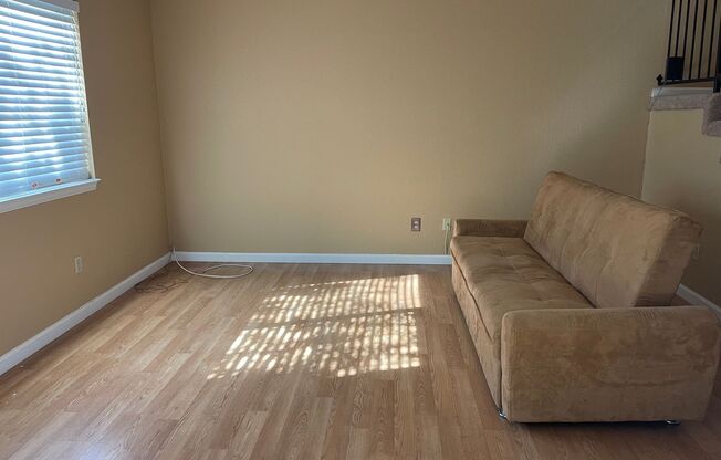 Beautiful 2 bedroom 1.5 Bathroom with attached garage