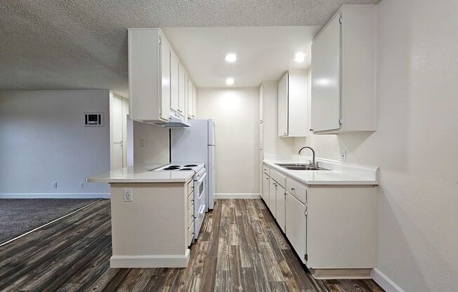 2 beds, 1 bath, 858 sqft, $2,095, Unit 084