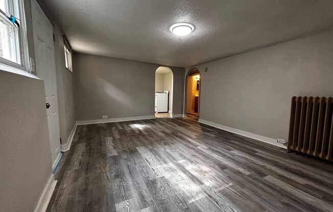 2 beds, 1 bath, $1,150, Unit 3411 Unit 2