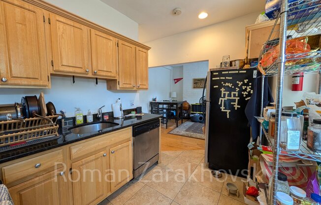 1322 COMM AVE