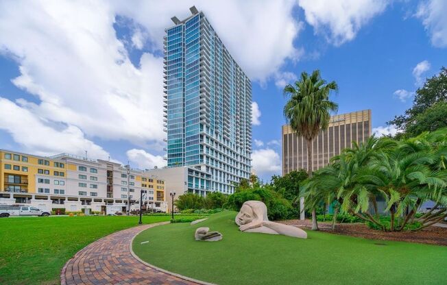 Beautiful 1/1.5 Modern Condo in the Highly Desired Vue at Lake Eola - Orlando!