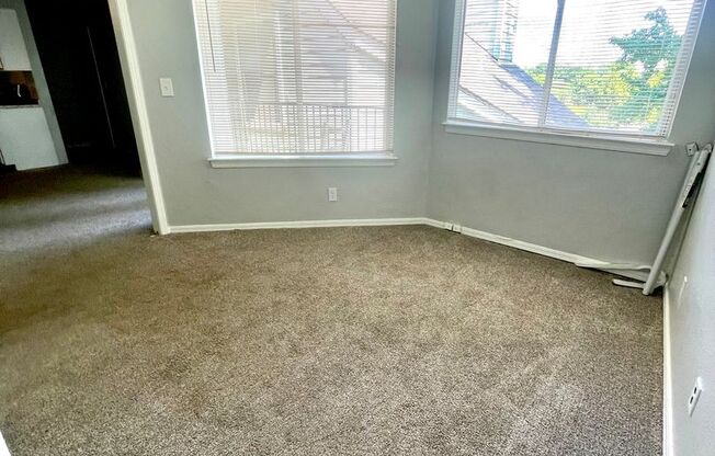 1 bed, 1 bath, $650, Unit H304