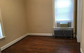 1 bed, 1 bath, $750, Unit 203-4 E 4th St