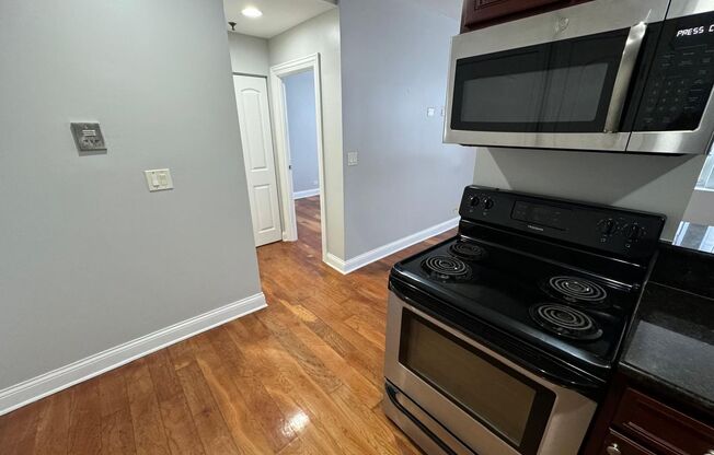 1 bed, 1 bath, 522 sqft, $1,200, Unit 906