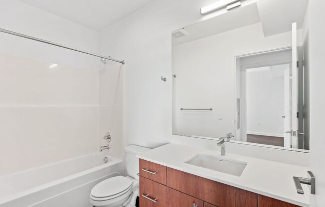 1 bed, 1 bath, 637 sqft, $2,595, Unit 323